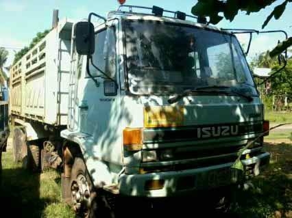 ***ขายแล้วครับขอบคุณ Truck2hand ขาย10ล้อ2เพลาดั๊ม ISUZU ROCKY FVZ32MZP 195นางฟ้าแท้ วางเครื่องJO8C Turbo 240แรง (ลงเล่ม) เครื่องแน่นแรงดีไม่เยิ้ม เกียร์HO ช่วงล่างเดิม คัสซีดีไม่ผุไม่ดาม มีเบียดตรงแหนบหลังนิดหน่อย กระบะดั๊มเหล็กสามมิตรลอนเฉียงสภาพดี ข้างด