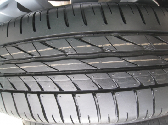 ขายล้อแม็ก Suzuki swift ป้ายแดง 16"x6" et45 4รู100 + ยางปี13  สนใจติดต่อ เล็กคลองสามครับ (081-3747940)