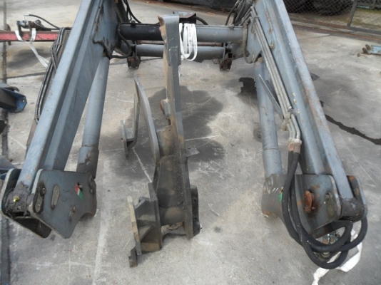 เฮียกาศซื้อไปติดคูโบต้า95ครับ ชุดตักหน้ารถไถฟอร์ดNH40/TS ตรงรุ่น ยี่ห้อMANIP' 25.90 สภาพสวย มีบุ้งกี๋ตักและงาเสียบ