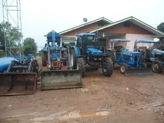 เฮียกาศซื้อไปติดคูโบต้า95ครับ ชุดตักหน้ารถไถฟอร์ดNH40/TS ตรงรุ่น ยี่ห้อMANIP' 25.90 สภาพสวย มีบุ้งกี๋ตักและงาเสียบ