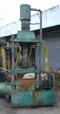 Sell> แท่นอัดไฮโดรลิค 100 ตัน ใช้ปั้มไฮโดรลิคขับเคลื่อน นครปฐมครับ