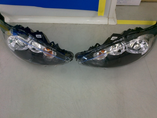 ขายไฟหน้า Ford fiesta