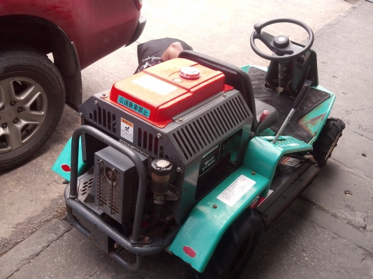 ขายรถตัดหญ้าแบบนั่งขับ เครื่อง 16 HP เก่าญี่ปุ่น พร้อมใช้