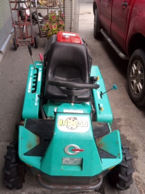 ขายรถตัดหญ้าแบบนั่งขับ เครื่อง 16 HP เก่าญี่ปุ่น พร้อมใช้