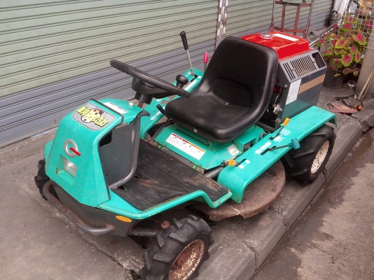 ขายรถตัดหญ้าแบบนั่งขับ เครื่อง 16 HP เก่าญี่ปุ่น พร้อมใช้
