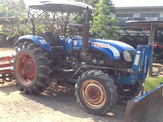 แทรกเตอร์แชมป์ YTO 454  4 WD 2 เพลา ใบมีดหน้า โรตารี่หลัง สภาพดีมากๆทำงานไป 663 ชั่วโมง
