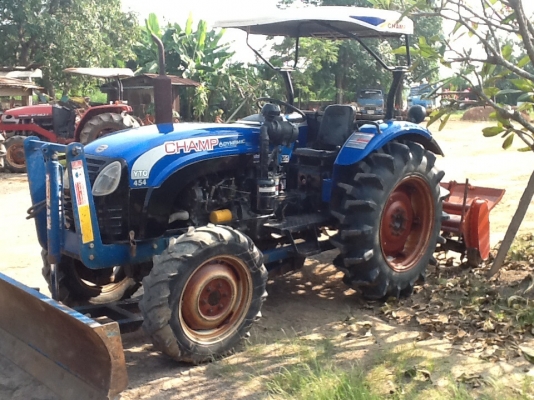 แทรกเตอร์แชมป์ YTO 454  4 WD 2 เพลา ใบมีดหน้า โรตารี่หลัง สภาพดีมากๆทำงานไป 663 ชั่วโมง