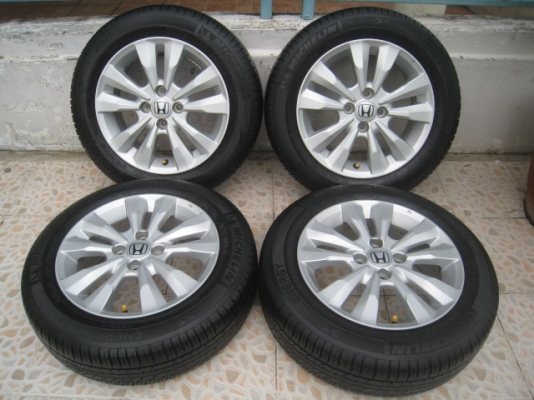 ขายล้อแม็ก honda city 15"x5.5" et45 4 รู 100 + ยาง  ปี 12 สนใจติดต่อเล็กคลองสาม (081-3747940)