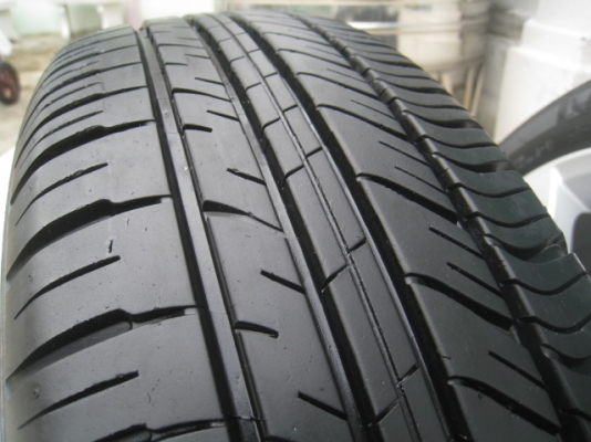 ขายล้อแม็ก honda city 15"x5.5" et45 4 รู 100 + ยาง  ปี 12 สนใจติดต่อเล็กคลองสาม (081-3747940)