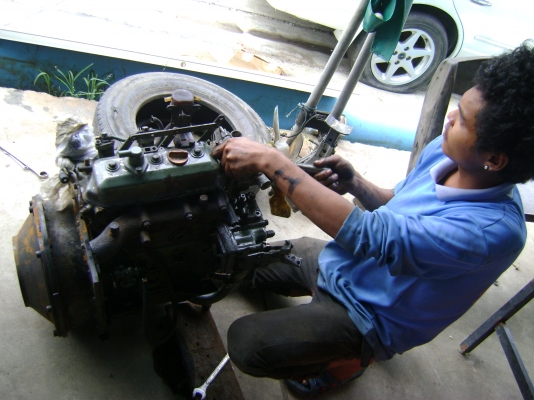 รับซ่อมเครื่องยนต์ เครื่องรถบรรทุก เครื่องรถโฟคลิฟ  เครื่องจักรหนักต่างๆ