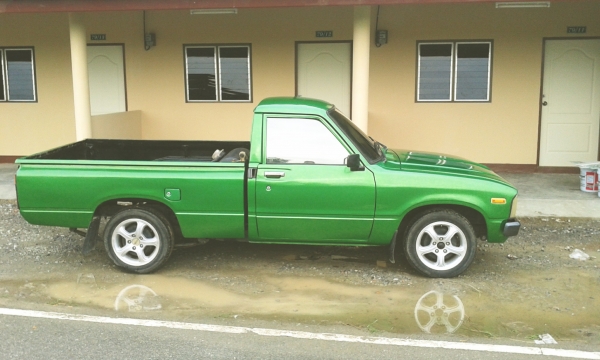 ขายรถคลาสสิค TOYOTA ม้ากระโดดรุ่นไฟกลม(หายาก)เพิ่มรูปคับ