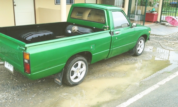 ขายรถคลาสสิค TOYOTA ม้ากระโดดรุ่นไฟกลม(หายาก)เพิ่มรูปคับ