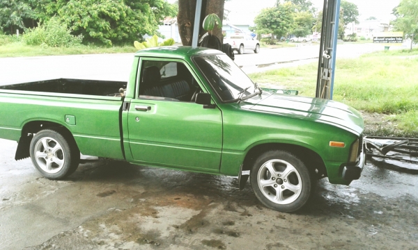 ขายรถคลาสสิค TOYOTA ม้ากระโดดรุ่นไฟกลม(หายาก)เพิ่มรูปคับ