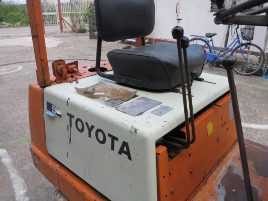 รถยกน้ำมันเบนซิน ขนาด 900 กิโลกรัม Toyota 2FGL9