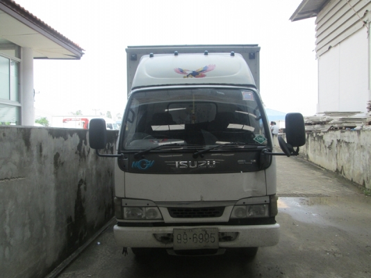 ขายรถ 6 ล้อตู้เล็ก isuzu nkr81 สีขาว สภาพดี