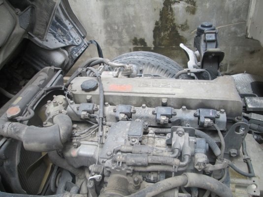 ขายรถ 6 ล้อตู้เล็ก isuzu nkr81 สีขาว สภาพดี