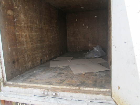 ขายรถ 6 ล้อตู้เล็ก isuzu nkr81 สีขาว สภาพดี