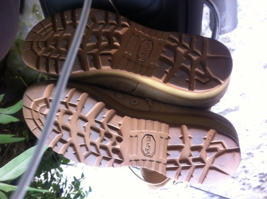 รองเท้าลุยๆครับ รองเท้าลุยๆครับ