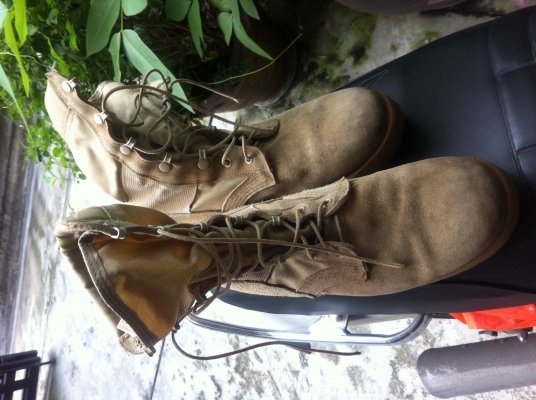 รองเท้าลุยๆครับ รองเท้าลุยๆครับ