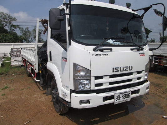 ขายรถ 6 ล้อตู้กลางติดเฮี๊ยบ isuzu frr90 สีขาว สภาพดี