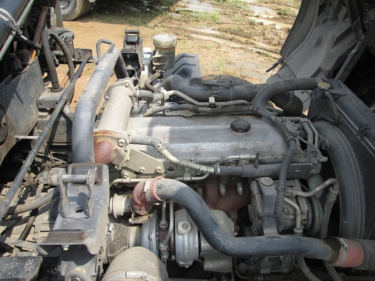 ขายรถ 6 ล้อตู้กลางติดเฮี๊ยบ isuzu frr90 สีขาว สภาพดี