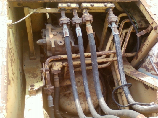 ขาย!! KOMATSU  PC200-2 / PC200-3 / 20-HT.
