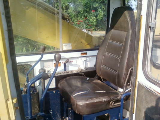 ขาย!! KOMATSU  PC200-2 / PC200-3 / 20-HT.