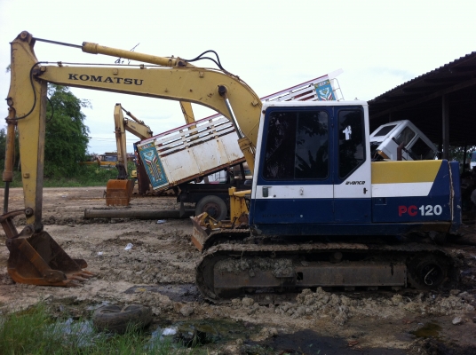 ขายรถแบคโฮ KOMATSU PC-120-5 ไฟฟ้าครบ ช่วงล้างเต็ม รถสวยมาก พร้อมใช้ ราคาย้อมๆสนใจรีบจองเลย