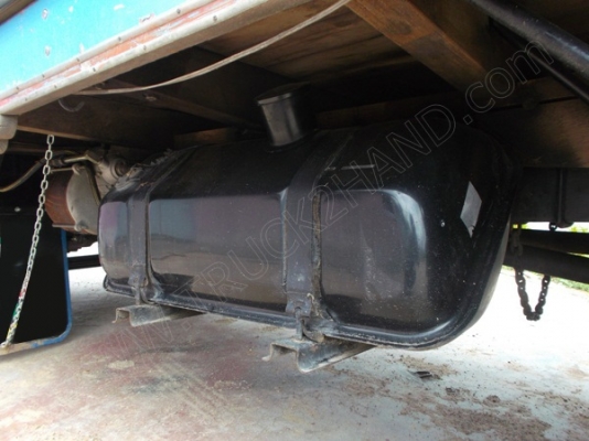 รถบรรทุก 6 ล้อ ยี่ห้อ HINO รุ่น KM 100 แรงม้า