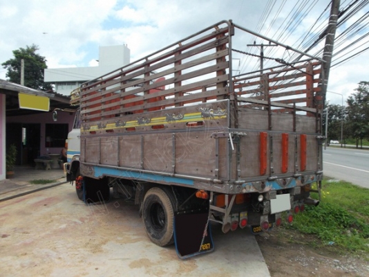 รถบรรทุก 6 ล้อ ยี่ห้อ HINO รุ่น KM 100 แรงม้า