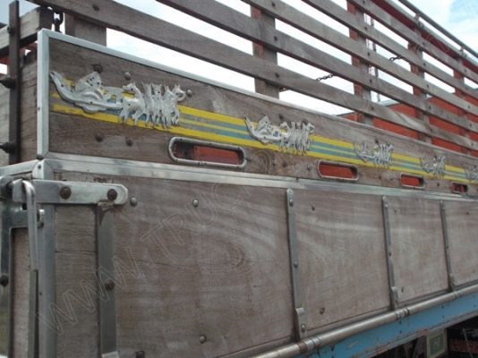 รถบรรทุก 6 ล้อ ยี่ห้อ HINO รุ่น KM 100 แรงม้า