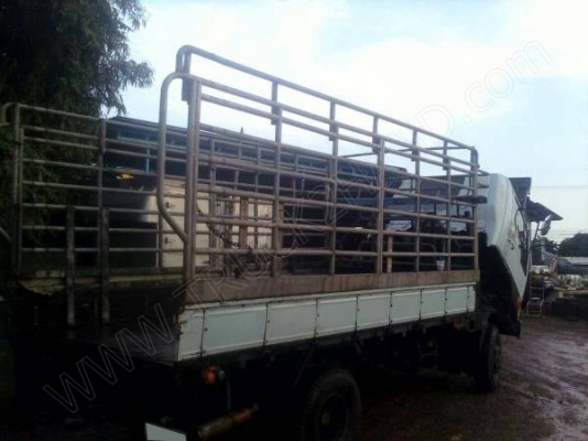 รถบรรทุก 6 ล้อ ยี่ห้อ HINO รุ่น KM310