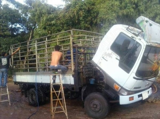 รถบรรทุก 6 ล้อ ยี่ห้อ HINO รุ่น KM310