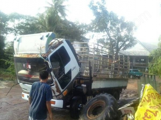 รถบรรทุก 6 ล้อ ยี่ห้อ HINO รุ่น KM310