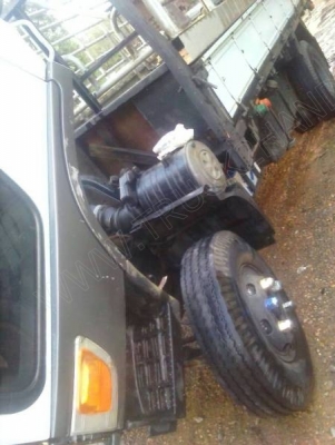 รถบรรทุก 6 ล้อ ยี่ห้อ HINO รุ่น KM310