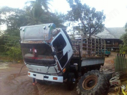 รถบรรทุก 6 ล้อ ยี่ห้อ HINO รุ่น KM310