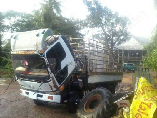 รถบรรทุก 6 ล้อ ยี่ห้อ HINO รุ่น KM310