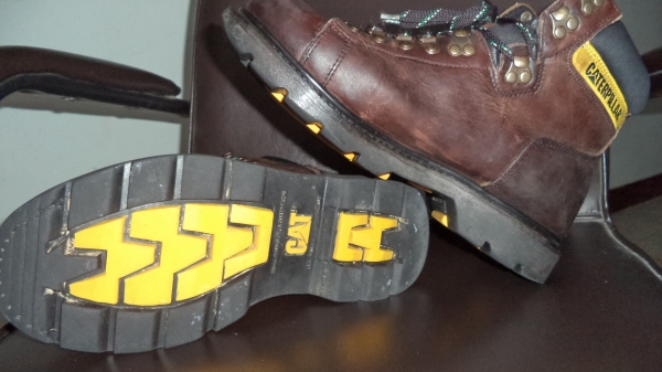 Caterpillar น้ำตาล size 43