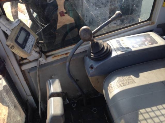 ขายรถแบคโฮ KOBELCO SK 75 UR-2 มีVDOครับ รถนอกนำเข้าจากญี่ปุ่นแท้ สวยมากๆแทร็คยางเต็ม ปั้มนิ้ว คอลโทรลสั้น นำเข้าจากญิ่ปุ่น ติดต่อ 081-2990958