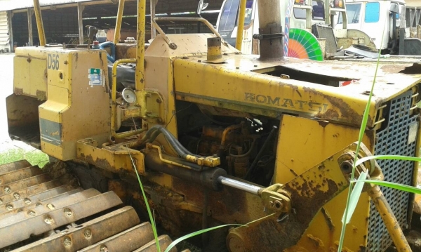 ขายแทรกเตอร์ KOMATSU D3 ตามสภาพ 200000ราคาต่อรองใด้ บูชโซ่เเตกโลเลอร์เเตก
