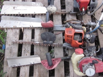 ขาย- เครื่องตัดแต่งกิ่งไม้ ตัดหญ้า แบบด้ามจับ มือสองจากญี่ปุ่น ราคา ตัวละ 4,800 บาท ครับ ขาย- เครื่องตัดแต่งกิ่งไม้ ตัดหญ้า แบบด้ามจับ มือสองจากญี่ปุ่น ราคา ตัวละ 4,800 บาท ครับ