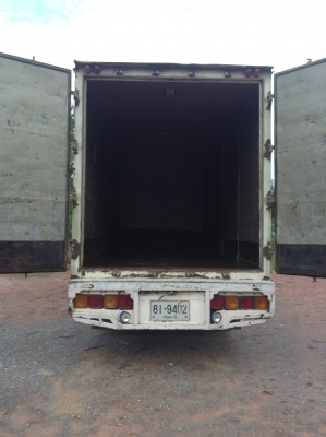 Isuzu 6ล้อ เดก้า เครื่อง 195 แรงม้า ตู้10 บาน ยาว 6 เมตร เครื่องดีื ซัซซีสวยมาก แอร์เย็น ยางดี พร้อมยางอะไหล่ ซัซซี่ใหญ่ยาวตลอด พวงมาลัยเพาเวอร์ เบรกจิ๊ฟฟี่ ขายตามสภาพ 680,000