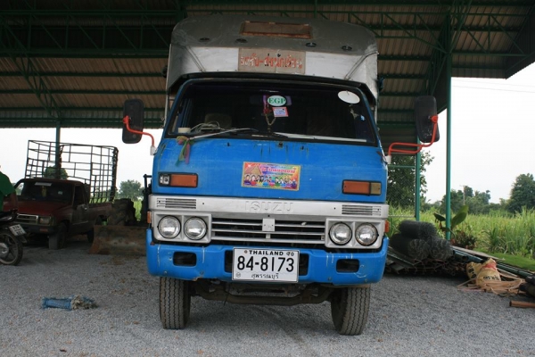 isuzu 4 ล้อรับส่งนักเรียน พร้อมใช้งาน ปรับลงอีก เหลือ135000