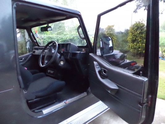 ต้องการขายรถยนตร์มิตซูบิชิ จี๊บ