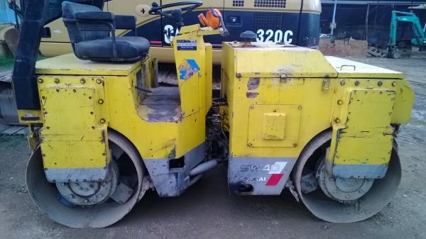 รถบดสั่นสะเทือน SAKAI SW-40 เครื่อง3สูบดีเซล..สวยพร้อมใช้ เล่มพร้อม รถบดสั่นสะเทือน SAKAI SW-40 เครื่อง3สูบดีเซล..สวยพร้อมใช้ เล่มพร้อม