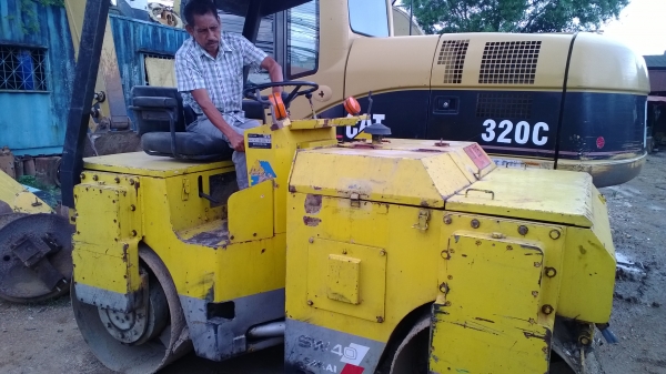 รถบดสั่นสะเทือน SAKAI SW-40 เครื่อง3สูบดีเซล..สวยพร้อมใช้ เล่มพร้อม รถบดสั่นสะเทือน SAKAI SW-40 เครื่อง3สูบดีเซล..สวยพร้อมใช้ เล่มพร้อม