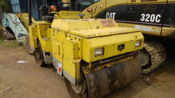 รถบดสั่นสะเทือน SAKAI SW-40 เครื่อง3สูบดีเซล..สวยพร้อมใช้ เล่มพร้อม