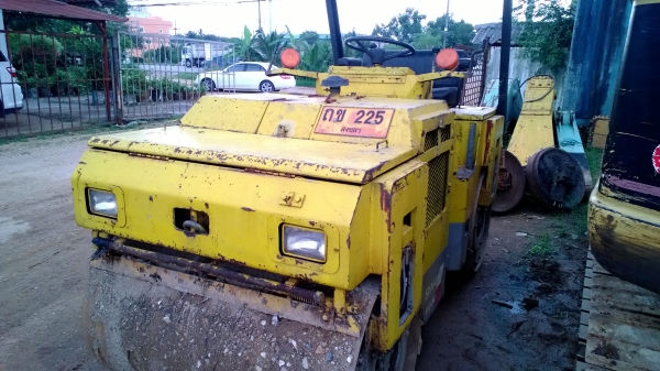 รถบดสั่นสะเทือน SAKAI SW-40 เครื่อง3สูบดีเซล..สวยพร้อมใช้ เล่มพร้อม รถบดสั่นสะเทือน SAKAI SW-40 เครื่อง3สูบดีเซล..สวยพร้อมใช้ เล่มพร้อม