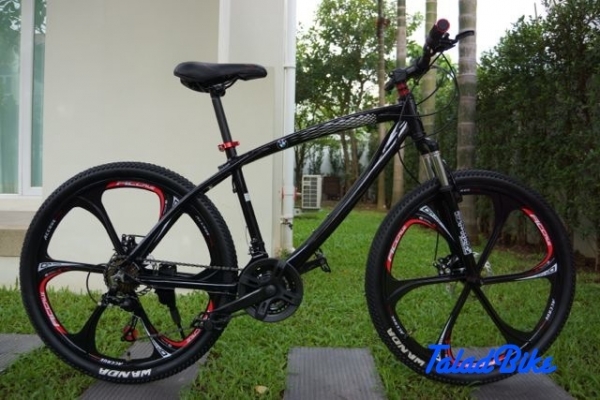 จักรยานเสือภูเขา BMW เฟรมโค้งแบบซ่อนสาย ล้อแม็ก 26 นิ้ว สีดำ