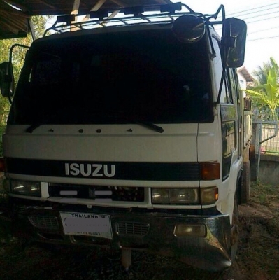 ISUZU ROCKY 195 HP 6HE1 หกล้อดั๊มพ์ กระบะดั๊มพ์เหล็ก 6 ตันความยาว 3.60 เมตรสภาพสวย เครื่องแห้งแรงดี หัวเก๋งตาหวานสวยจัดไม่มีผุกร่อน ภายในเก๋งคอนโซลสวยครบ แอร์เย็น พวงมาลัยเพาเวอร์ ระบบเบรคทริ๊ปฟี้ ช่วงล่างคัชซีสวยไม่มีดาม ยาง 8.25 ขอบ 16 สภาพดี 70\% พร้อมบ